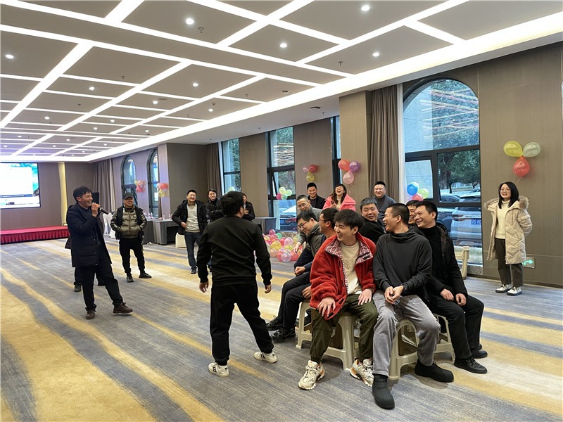 2022年团拜晚宴前娱乐花絮.jpg