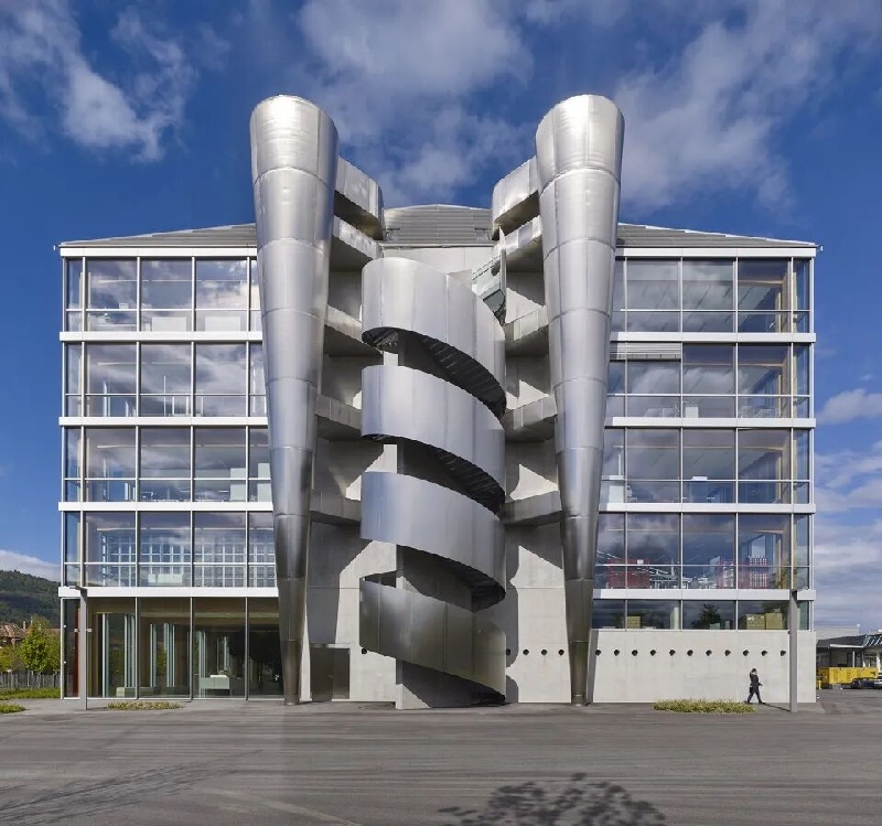 18115653.jpg 50_1.jpg